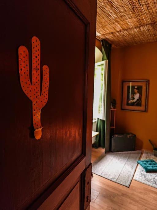 Sahara Studio With Shared Bathroom In City Centre Братислава Екстериор снимка