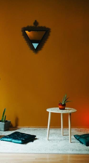 Sahara Studio With Shared Bathroom In City Centre Братислава Екстериор снимка