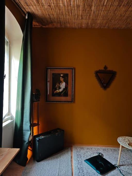 Sahara Studio With Shared Bathroom In City Centre Братислава Екстериор снимка
