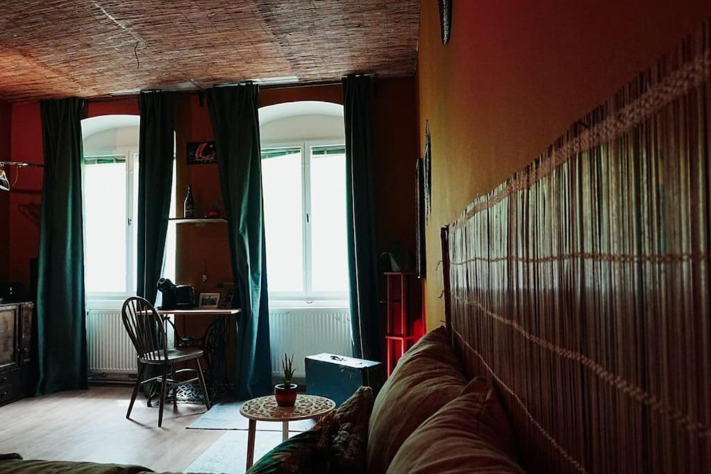 Sahara Studio With Shared Bathroom In City Centre Братислава Екстериор снимка