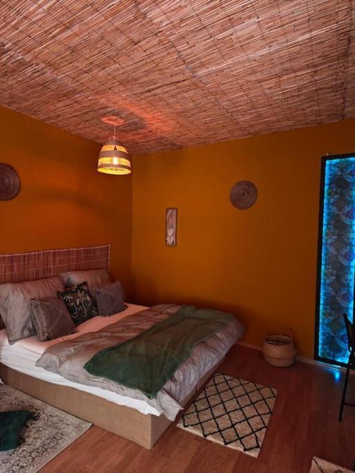 Sahara Studio With Shared Bathroom In City Centre Братислава Екстериор снимка